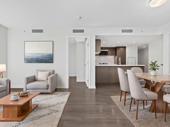 8238 Lord St #807, Vancouver, BC V6P 3K2