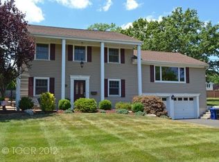 102 Munsey Rd, Emerson, NJ 07630
