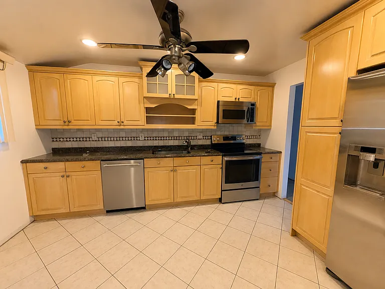 Eat-in kitchen