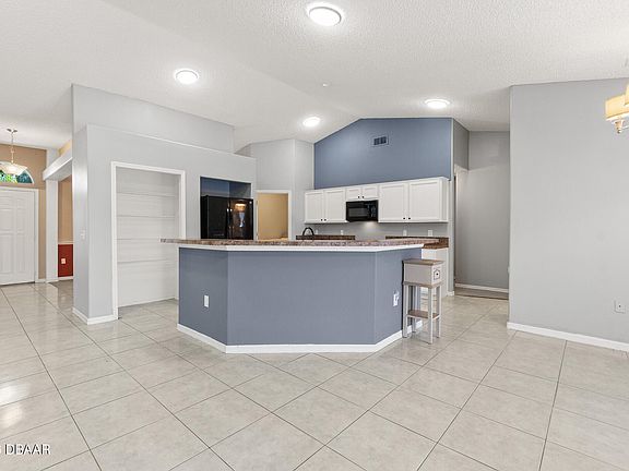 5th image of 21 Whittington Dr