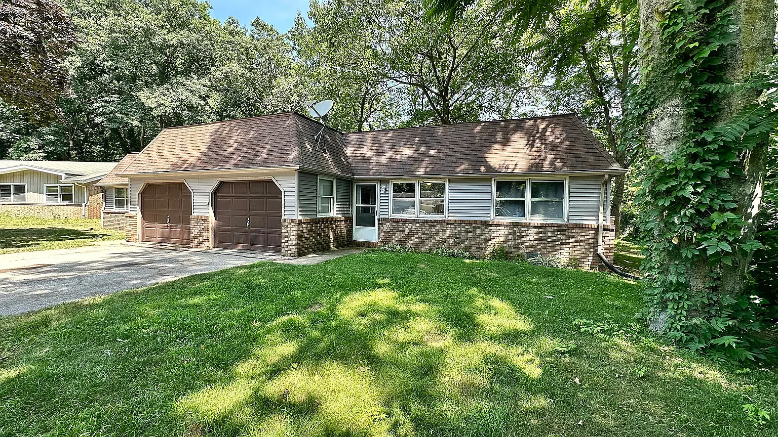 3 bed, 1.5 bath, 1034 sqft, $1,450 — Photo 1
