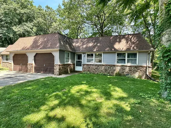 3919 Reinhardt Dr, Stevensville, MI 49127
