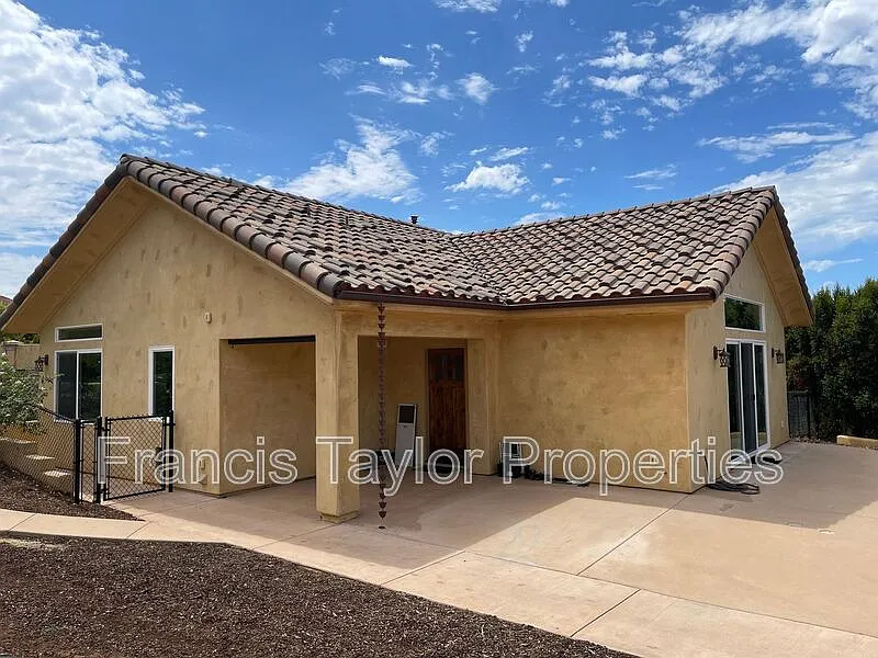 2 bed, 1.0 bath, 1100 sqft, $2,800 — Photo 2