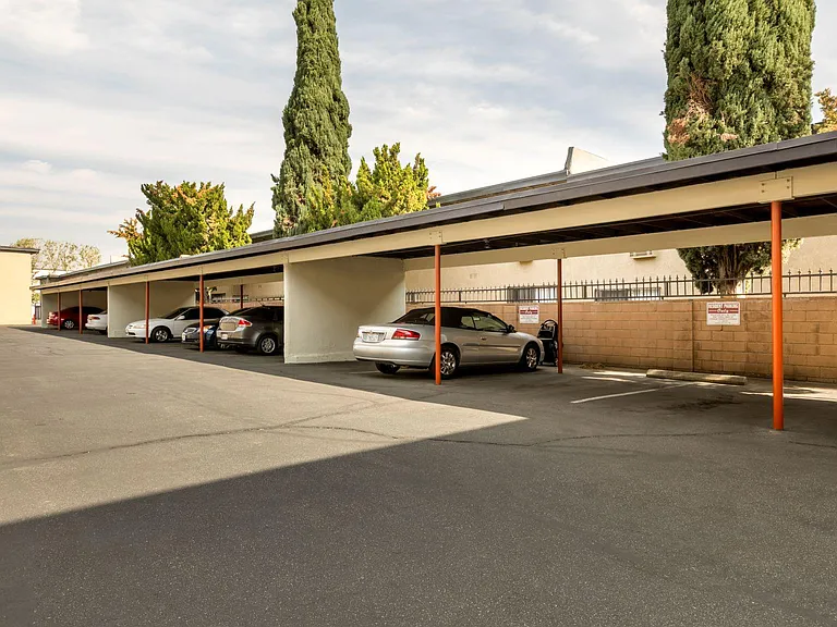 Parthenia Terrace Apartments — Photo 39