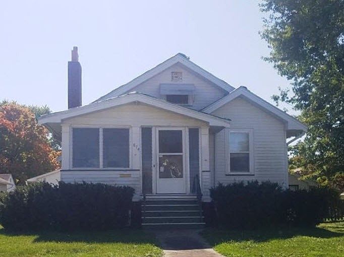 1st image of 874 Warren St