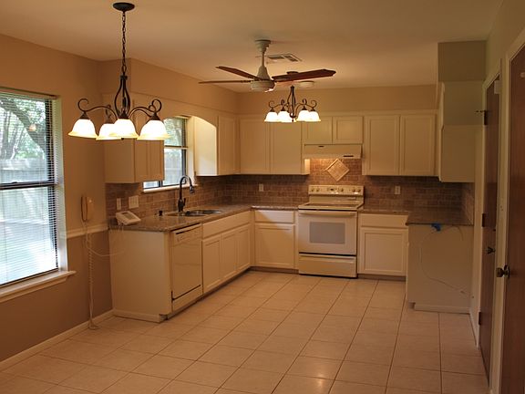 Has stainless appliances 