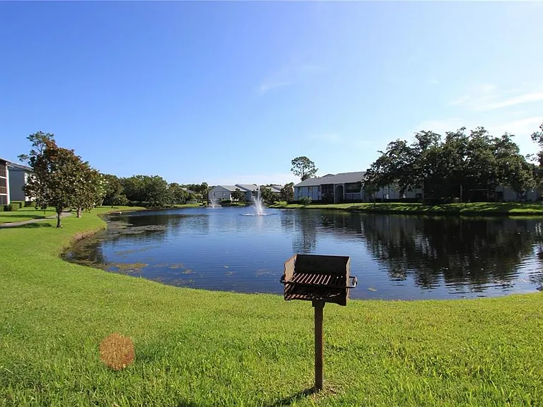 1512 S Pine Ridge Cir — Photo 16