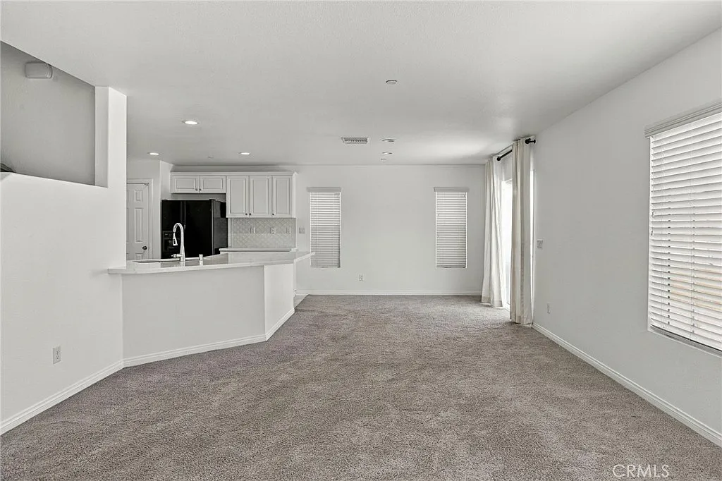 4 bed, 2.5 bath, 1869 sqft, $3,800 — Photo 3