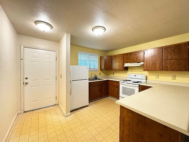 2148 Primrose Dr #6 — Photo 12