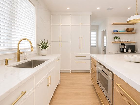5th image of 215 N Nassau Ave