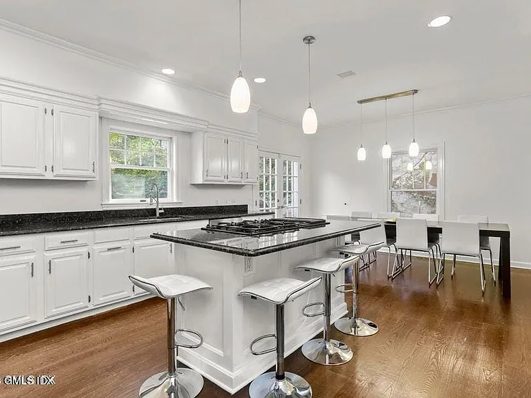 26 Round Hill Rd — Photo 14