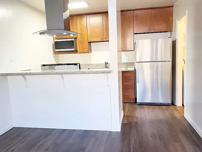 2025 Sepulveda Blvd #7 — Photo 3