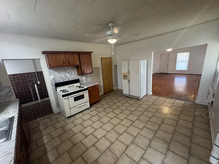 307 N Witte St — Photo 13