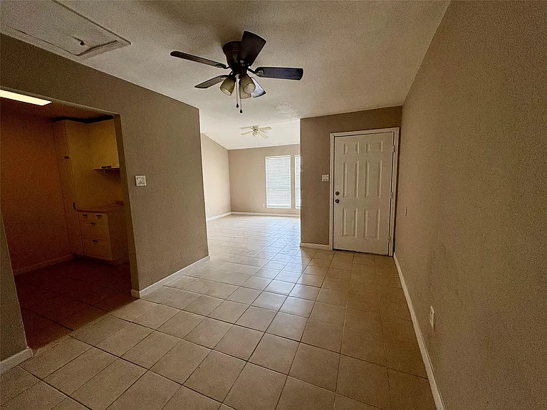 1014 Graham Dr #I3 — Photo 3