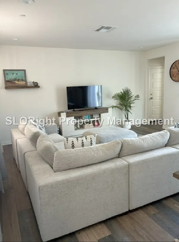 3 bed, 3.0 bath, 1621 sqft, $4,200 — Photo 3