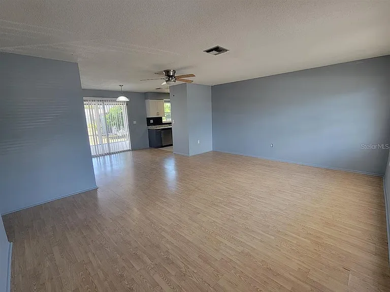 22329 Niagara Ave — Photo 9
