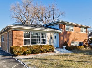 3112 Big Tree Ln, Wilmette, IL 60091