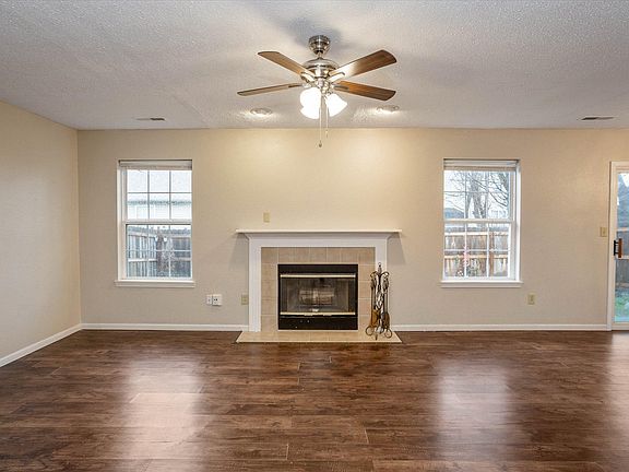 4th image of 1250 Country Creek Ct