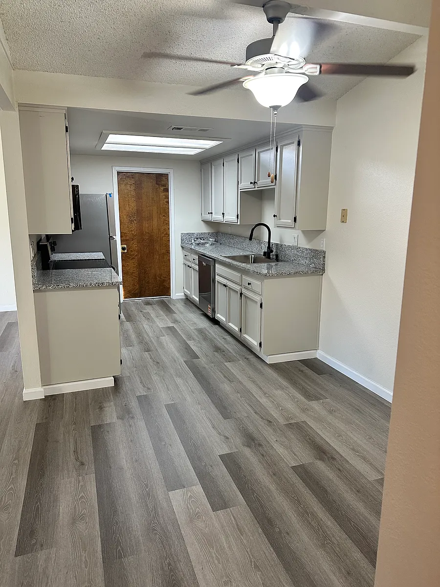 Building Photo - 316 W Lexington Ave #101