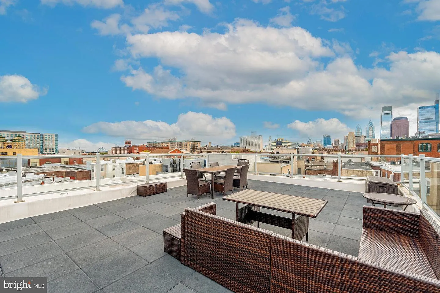 1 bed, 1.0 bath, 758 sqft, $1,975 — Photo 1