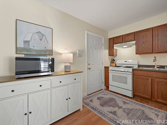 5th image of 501 Carlysle Dr APT 6