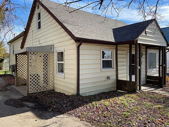 Driveway w/side entrance