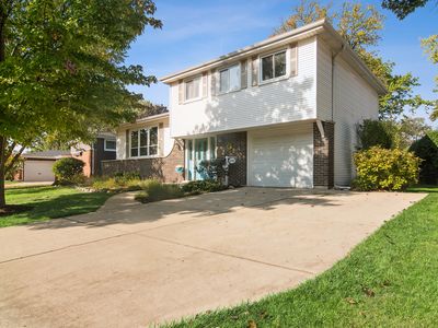 2340 N Lafayette St, Arlington Heights, IL, 60004