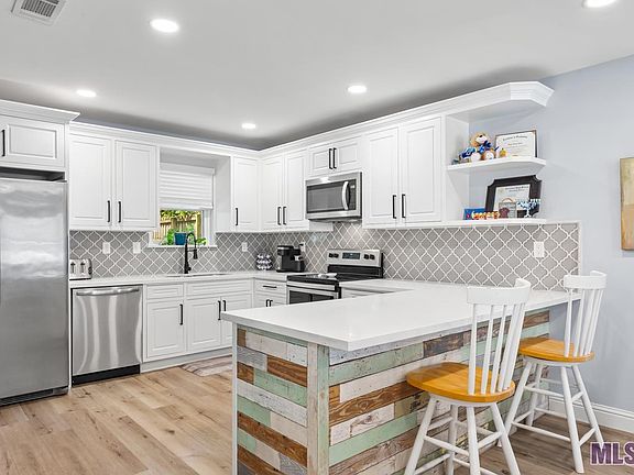 3rd image of 108 Joan St