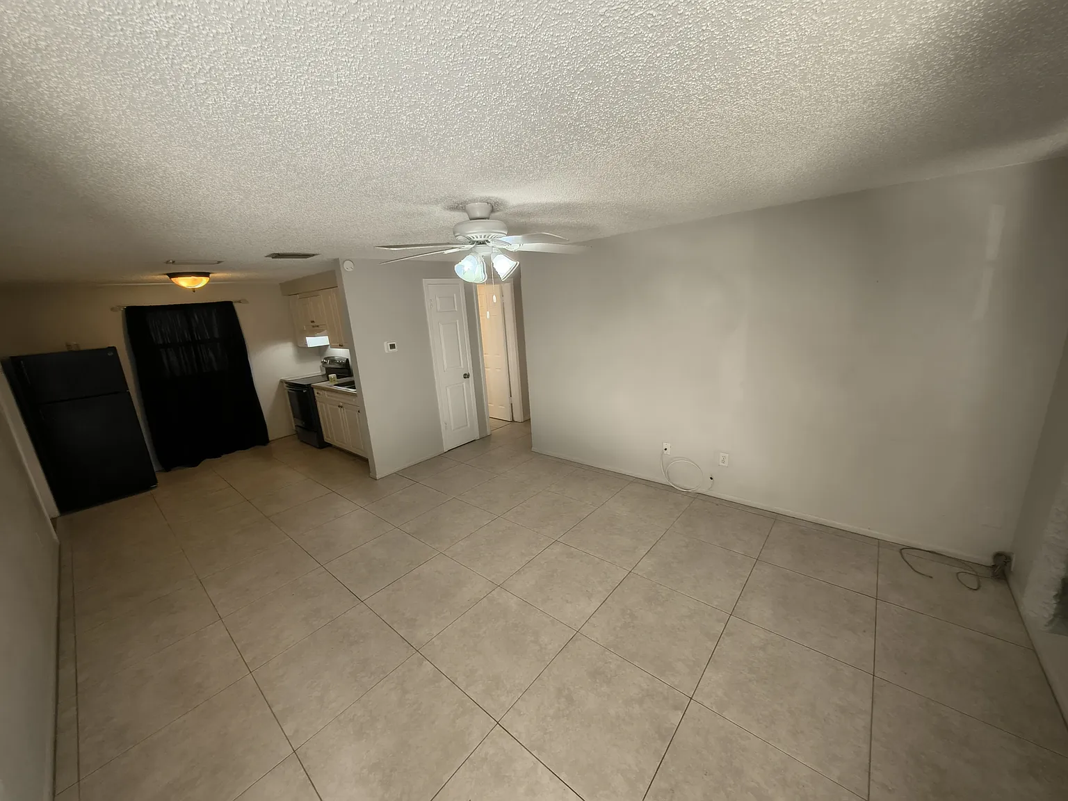 561 Laura Lane - 1 — Photo 4