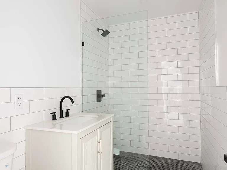 150 Manhattan Ave #3 — Photo 9