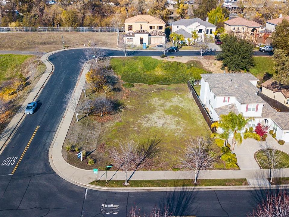 1st image of 990 Fountain Dr
