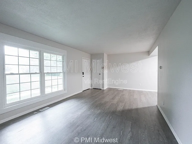 6920 Chrysler St — Photo 4