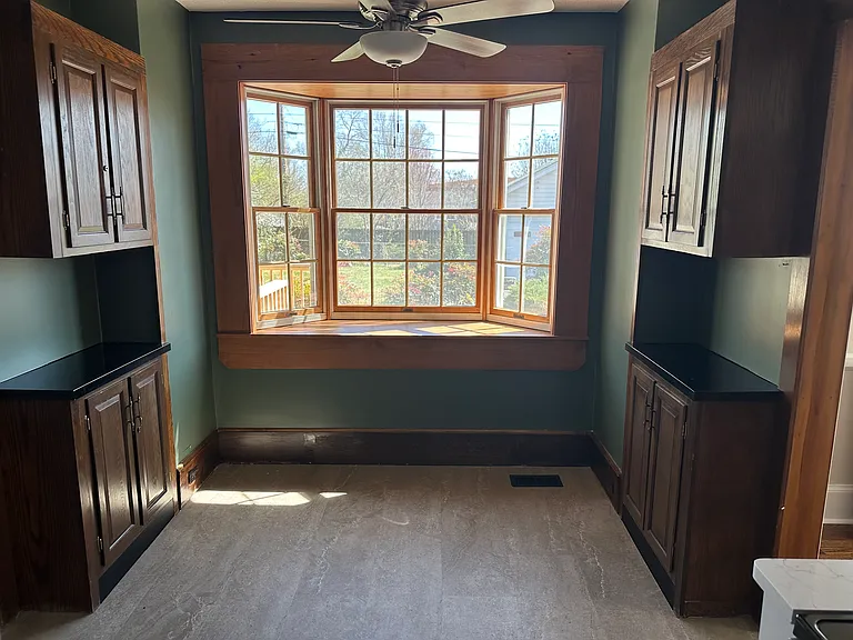 612 Lawrence Ave — Photo 12