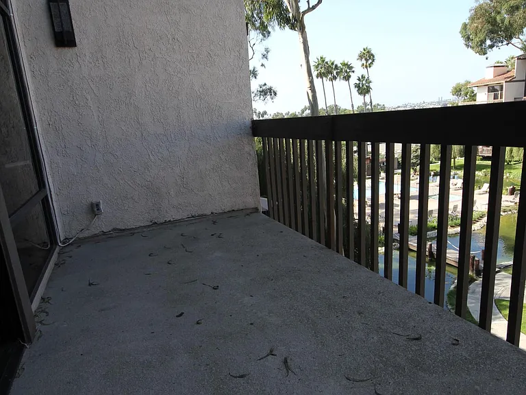 7329 Marina Pacifica Dr S — Photo 35