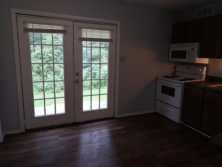 205 Long St #2 — Photo 10