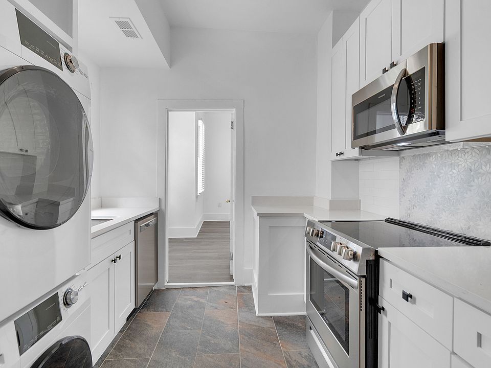 1st image of 176 Wentworth St APT B