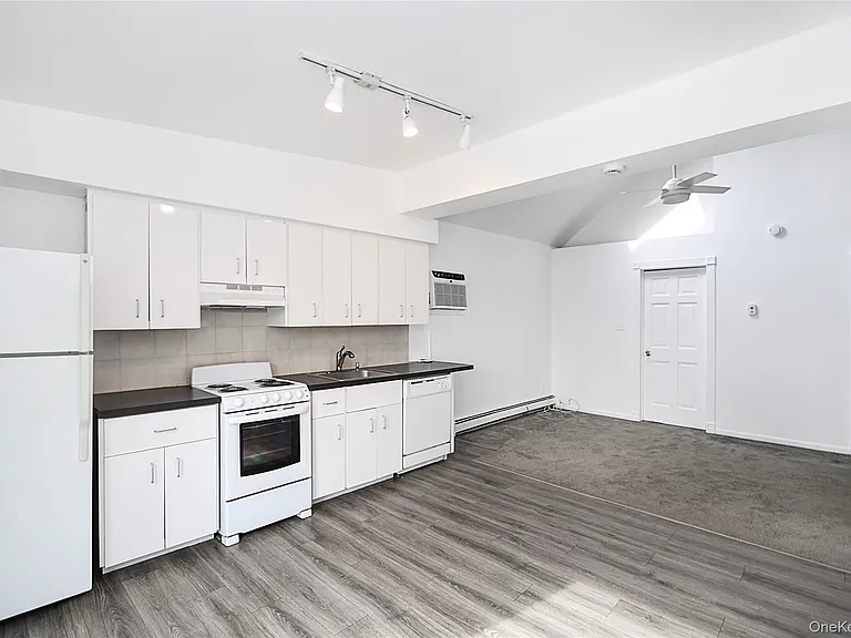 75 Maxwell Ave #B — Photo 7