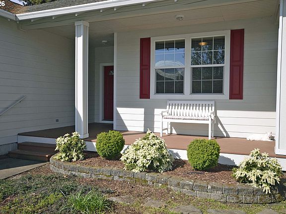 2nd image of 814 Henderson Rd