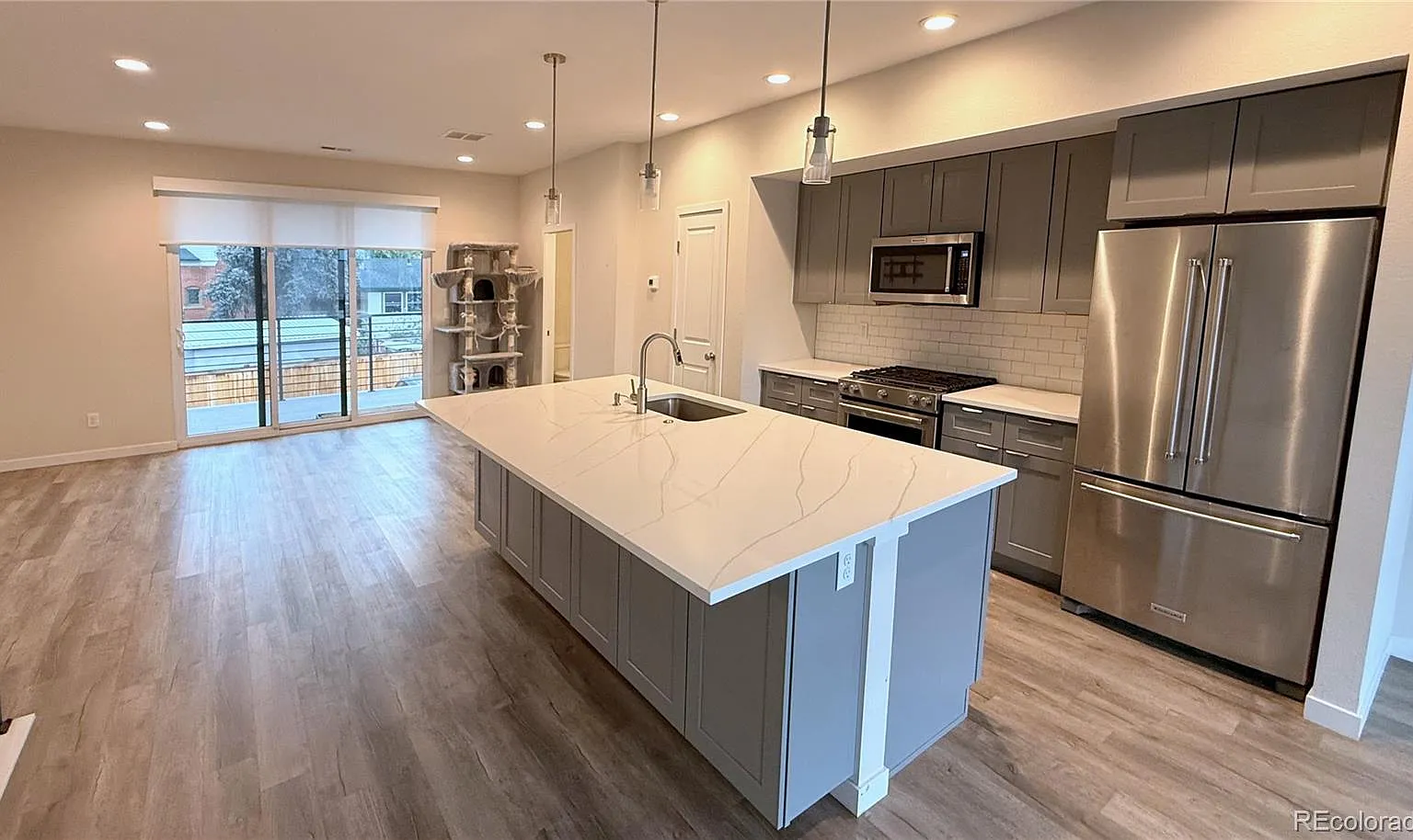 4 bed, 5.0 bath, 1800 sqft, $3,695 — Photo 4