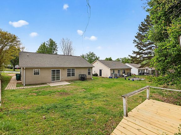 2nd image of 1828 Tamara Way