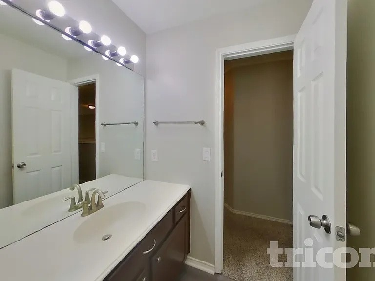 11222 Raveneaux Dr — Photo 16