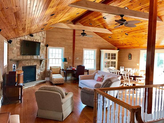 Comfortable and tastefully decorated.