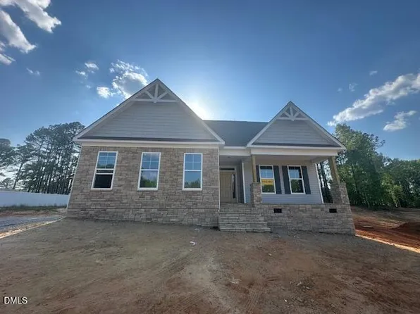 447 Rising Star Dr, Clayton, NC 27520