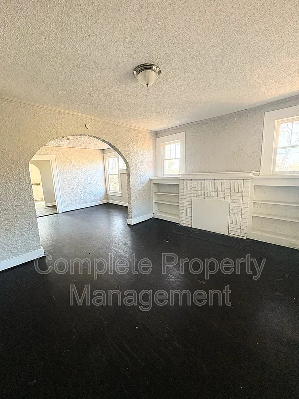 3 bed, 1.0 bath, 1156 sqft, $1,150 — Photo 2