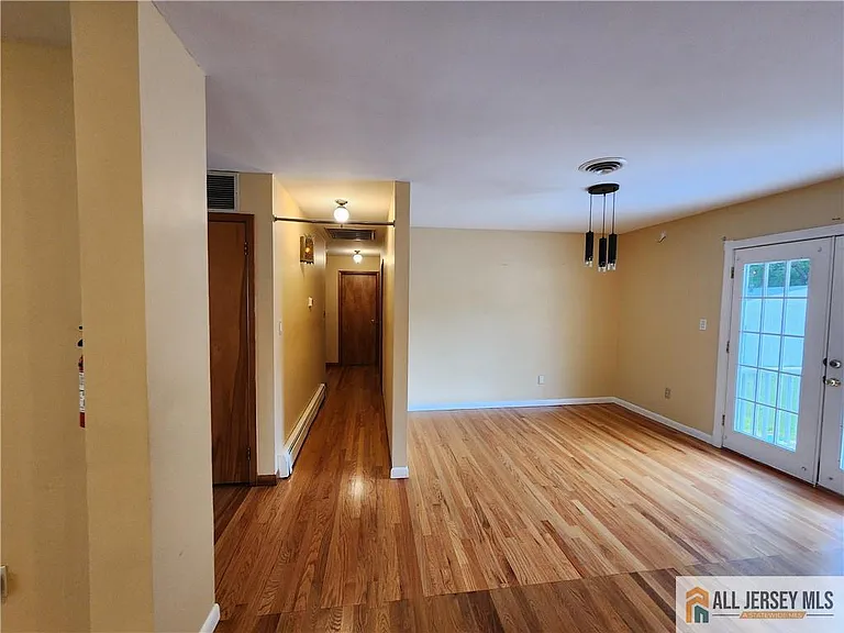 968 New Dover Rd — Photo 6