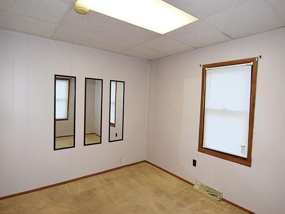 4th image of 701 W Mulberry St