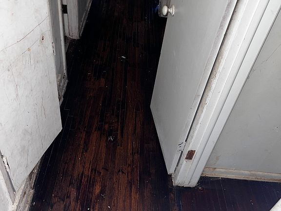 5th image of 713 E 54th Pl N