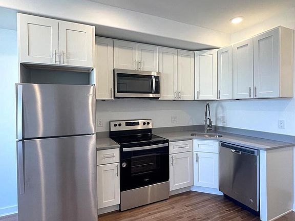 4th image of 2153 N Franklin St #2