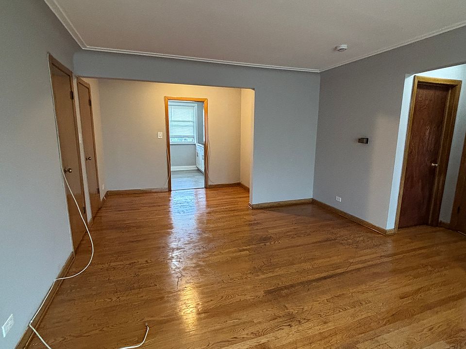 Bright and Spacious Living and Dining Room