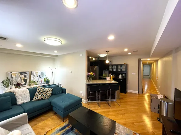 1522 W Superior St #1, Chicago, IL 60622